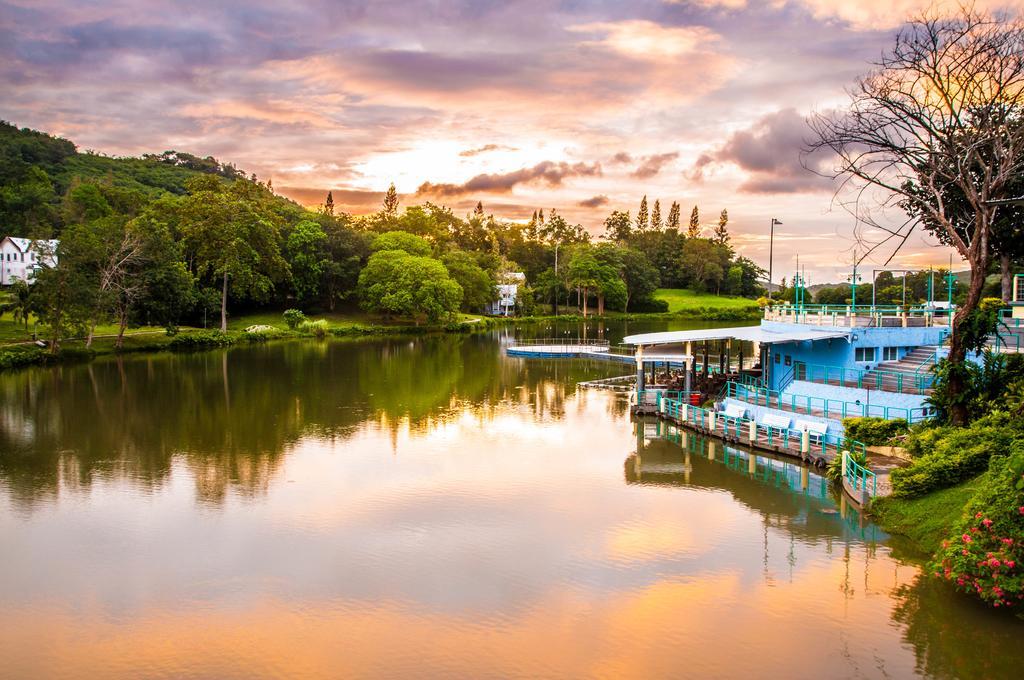 Brookside Valley Resort Rayong Exteriör bild