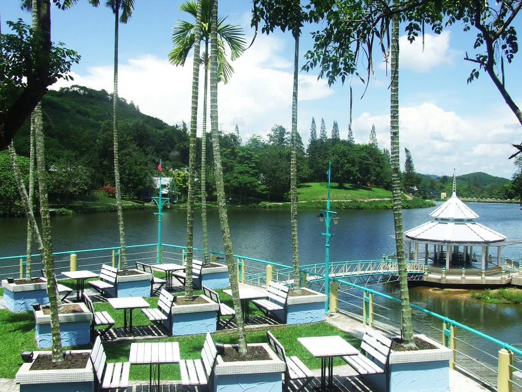 Brookside Valley Resort Rayong Exteriör bild